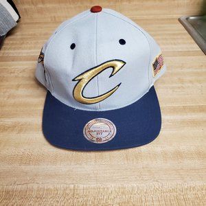Cleveland Cavilers Gold Snap back hat